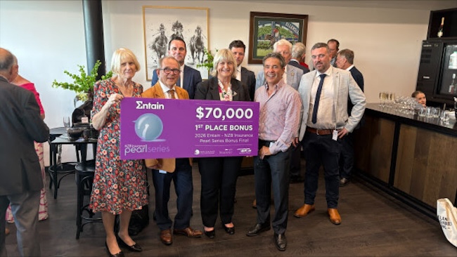 Elle Sourit connections